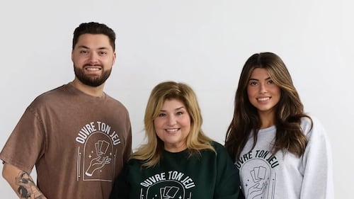 Marie-Claude Barrette dévoile son nouveau projet en compagnie de ses enfants