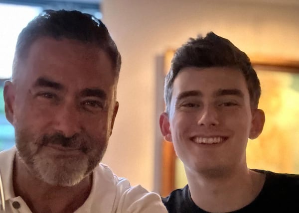Benoît Gagnon partage de rares et douces photos avec son grand garçon de 24 ans