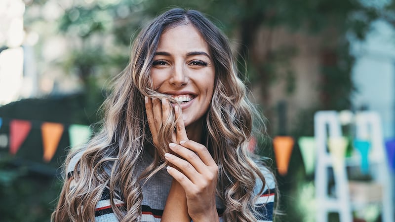 Gommage du cuir chevelu: les meilleurs exfoliants pour des cheveux en santé