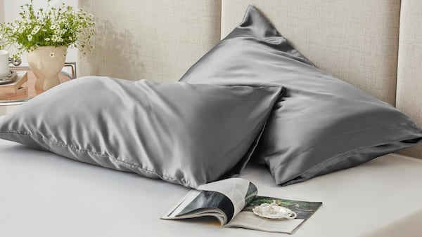 Rituel beauté pour les cheveux : ces taies d’oreiller en satin sont à une fraction du prix!