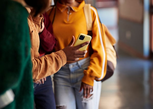 Téléphones interdits à l'école: voici tout ce qu'il faut savoir