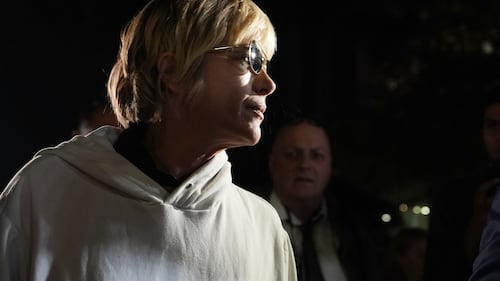 Selma Blair fait face à plusieurs accusations après un incident sur un vol entre Los Angeles et New York