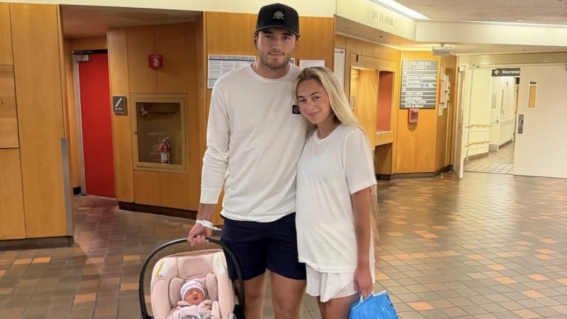 Noah Dobson est devenu papa, voyez les premières photos avec sa fille