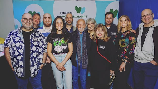 Yvon Deschamps a invité ses amis humoristes à jouer aux quilles dans Hochelaga