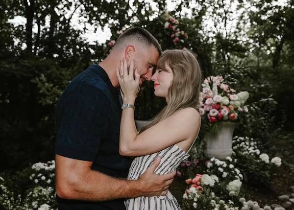 Taylor Swift et Travis Kelce sont fiancés!