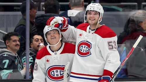 Cole Caufield et Noah Dobson ont été aperçus dans ce pub du Vieux-Montréal