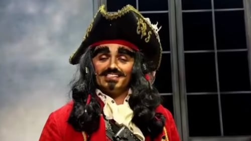 C’est LUI qui remplace P-A Méthot dans Peter Pan!