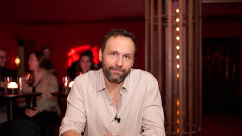 Après Avant le crash, Émile Proulx-Cloutier débarque dans cette série populaire