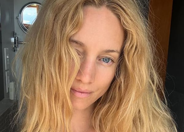 Laurence Leboeuf profite d’un bain de rivière… complètement nue!