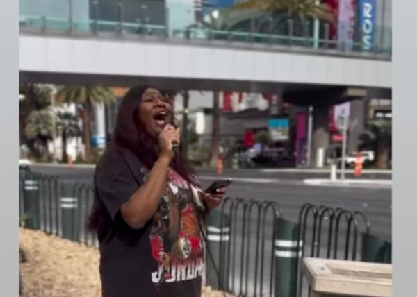 Voici ce qui se passe quand Mélissa Bédard s’aventure sur la Strip à Vegas