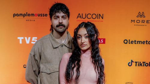 Emy Lalune annonce sa première grossesse dans un court-métrage humoristique