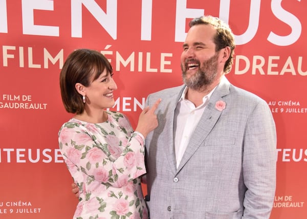 Antoine Bertrand et Anne-Élisabeth Bossé posent avec leurs chéri.es sur le tapis rouge