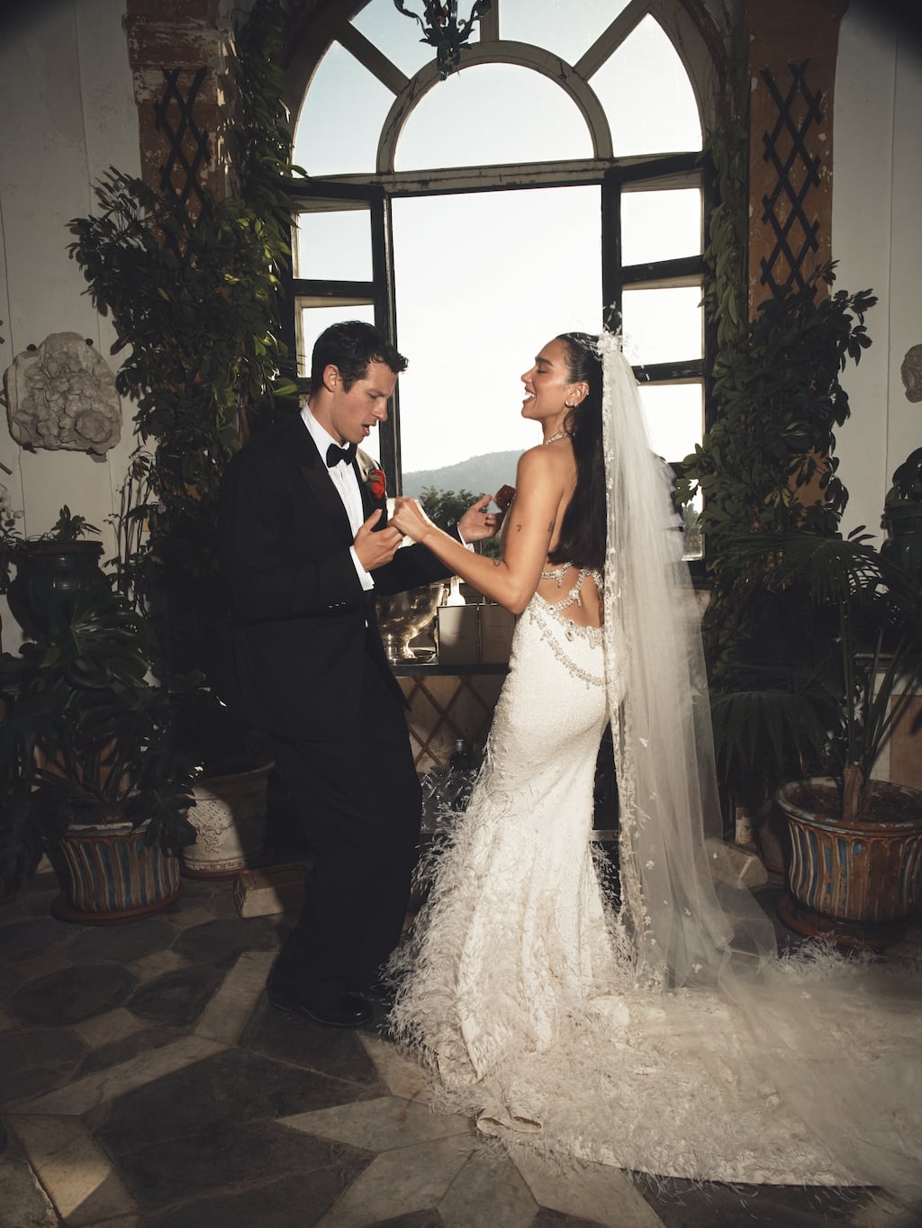 Dua Lipa D voile Enfin Ses Magnifiques Photos De Mariage En Sicile dua-lipa-d-voile-enfin-ses-magnifiques-photos-de-mariage-en-sicile