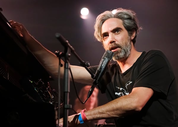 Patrick Watson accorde une entrevue à Pénélope McQuade et ça ne se passe pas comme prévu