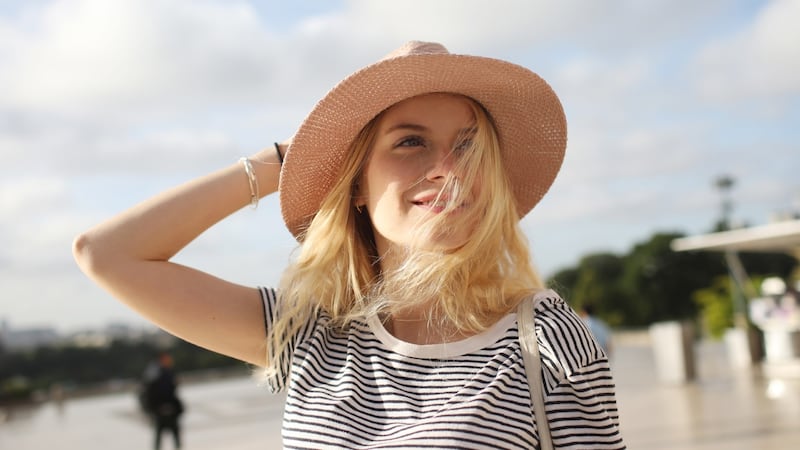 Mode et chaleur: 12 essentiels pour mieux supporter la chaleur cet été