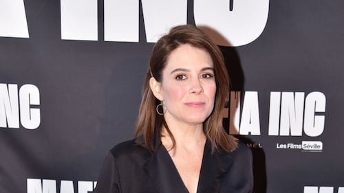 Julie Perreault et Stéphane Rousseau s’embrassent et dansent devant l’objectif