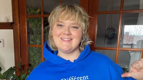 Debbie Lynch-White surprend avec ses nouveaux cheveux courts