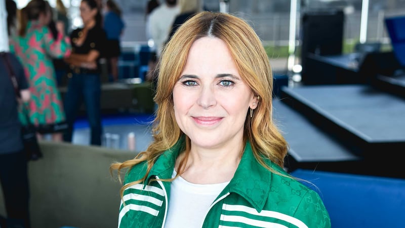 Julie Snyder se rend à Toronto et prend la pose avec une star internationale