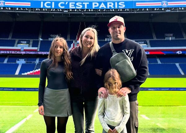 La grande fille d’Étienne Boulay devient mannequin à Paris