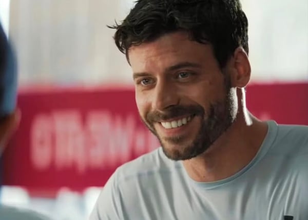 François Arnaud révèle la vérité sur le mythique smoothie de Heated Rivalry