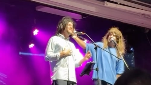 Jean-Philippe Perras chante Marie-Ève Janvier, voyez la réaction de Maripier Morin
