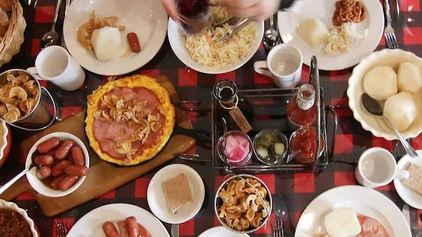 Le temps des sucres est une des périodes de l'année où on adore se retrouver avec nos ami.e.s et notre famille pour déguster de délicieux plats traditionnels du Québec.