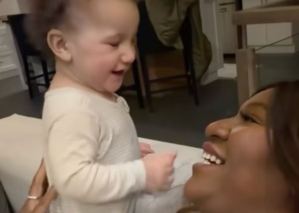 Le fils de Mélissa Bédard réagit à son maquillage de scène