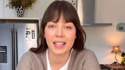 Catherine St-Laurent ose une transformation capillaire et elle est méconnaissable