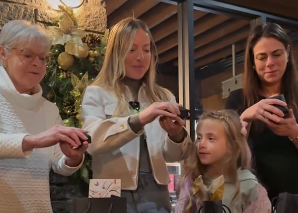 Après une année difficile, Marie-Mai et Gisèle avaient une surprise pour grand-maman