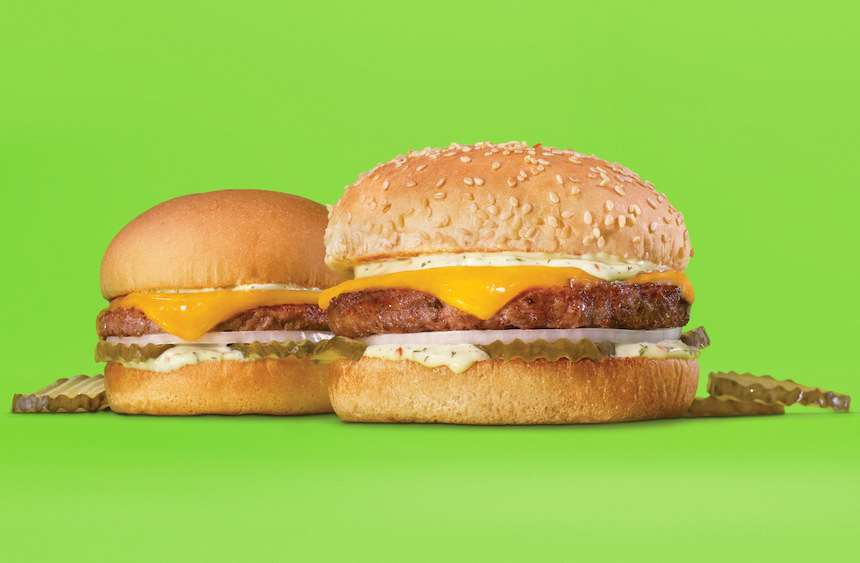 Un nouveau burger extra cornichons débarque chez A&W