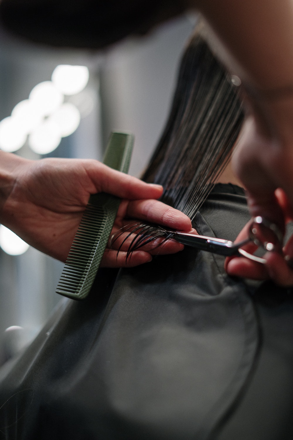 Des salons de coiffure offrent l'option «silence» pour éviter les discussions banales!