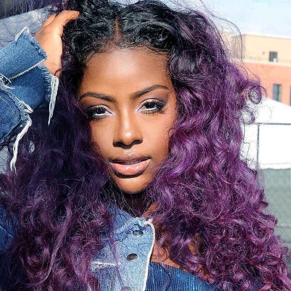 Cheveux mauve sur Justine Skye