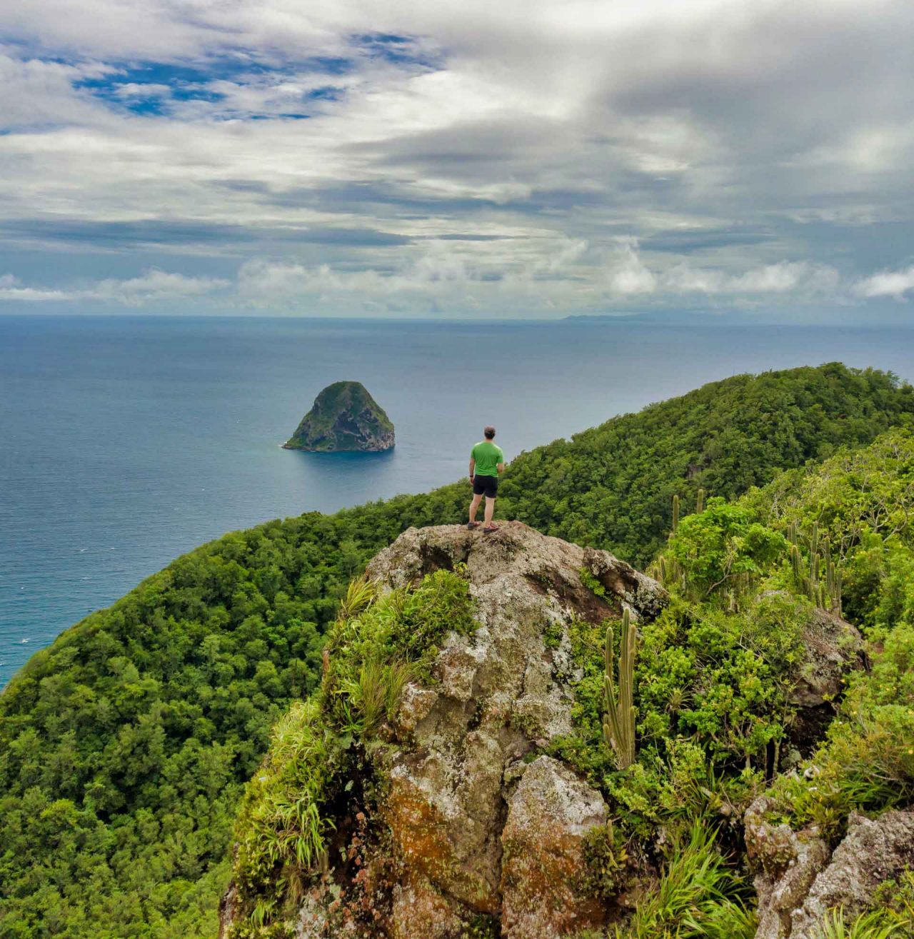 Vue du Rocher du Diamant en randonnée - Martinique
